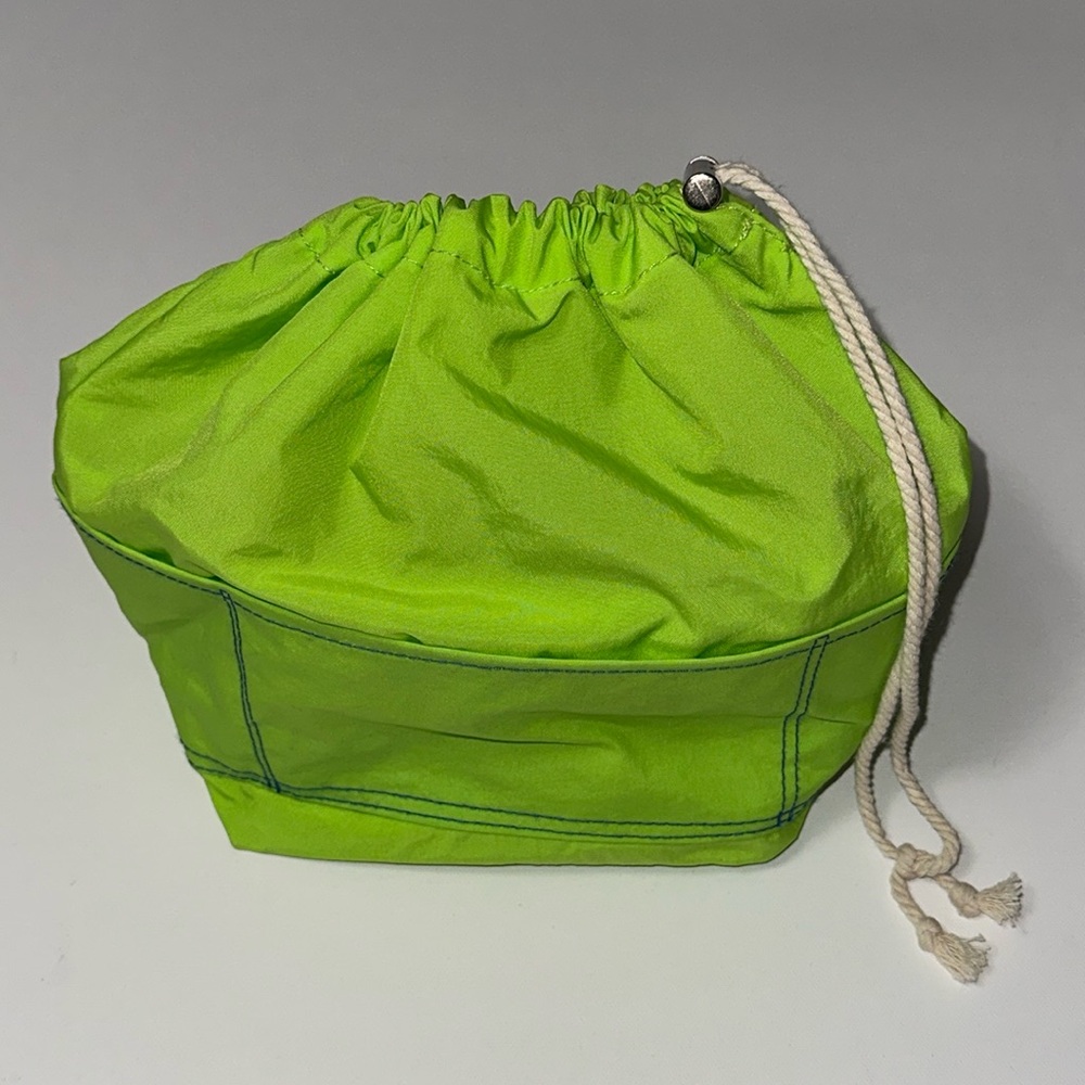 URBAN OUTFITTERS TRAVELING CAMERA BAG